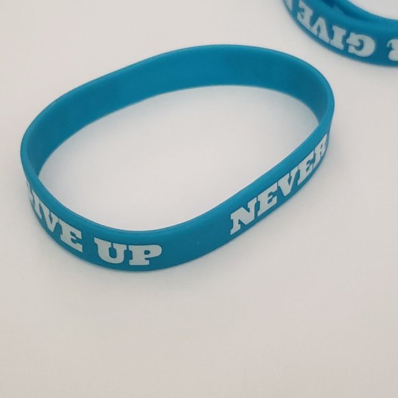 Never Give Up Wristband (10 for $14) Inspirational - Picture 2 of 6